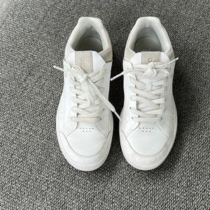 On Roger Advantage sneakers
